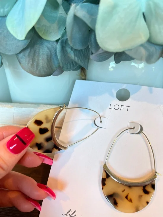 NWT LOFT Gold Hoop Earrings with Tortoiseshell Discs - Picture 5 of 6